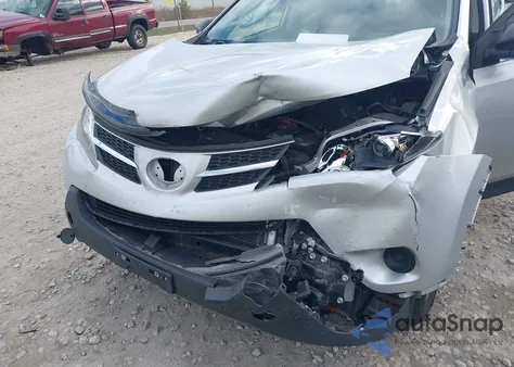 2015 Toyota Rav4 Le z USA, uszkodzony, nr VIN JTMZFREV8FD057319